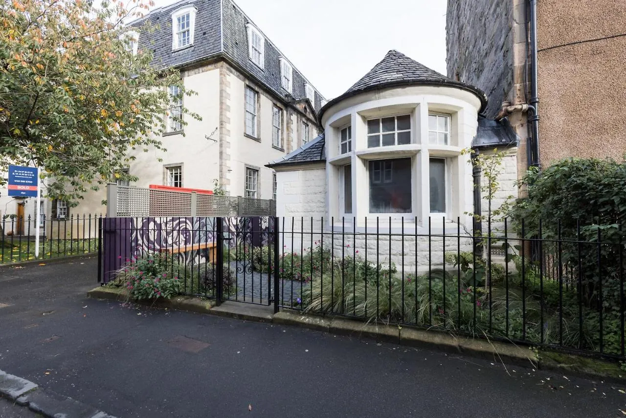 Joivy Contemporary Cottage With Free Parking Edinburgh 0*,